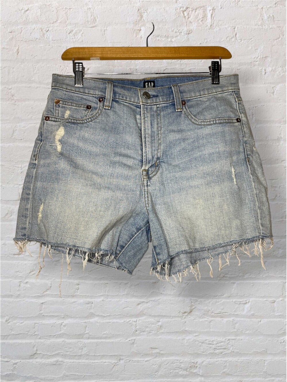 GAP Distressed Denim Jorts Light Wash Raw Hem 90s Grunge